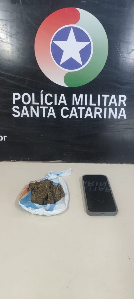 Polícia prende homem por suspeita de tráfico de drogas no Centro de Siderópolis – Siderópolis Notícias