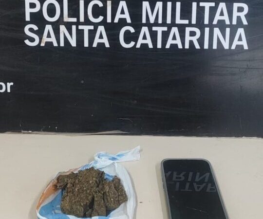 Polícia prende homem por suspeita de tráfico de drogas no Centro de Siderópolis