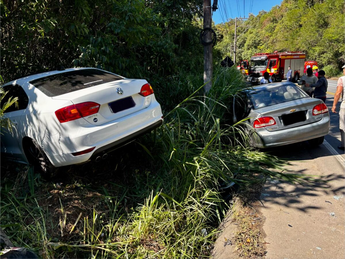 Colisão entre carros deixa duas mulheres feridas na SC-445, em Siderópolis