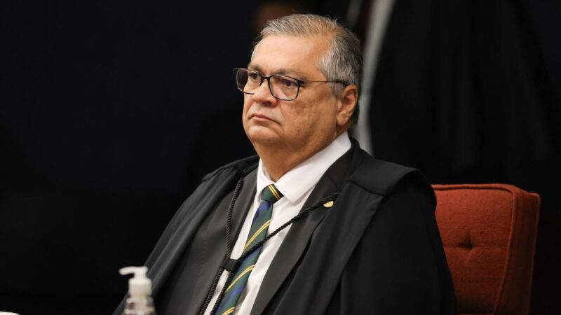 Dino abre apuração sobre emendas para produtora do filme de Bolsonaro
