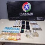 casal-e-preso-por-suspeita-de-trafico-de-drogas-no-bairro-vida-nova,-em-sideropolis-–-sideropolis-noticias