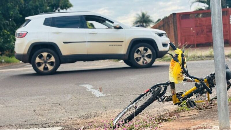 (Vídeo) MS: Ciclista fica ferido ao cruzar avenida e ser atingido por Jeep – Folha de Dourados – Notícias de Dourados-MS e região