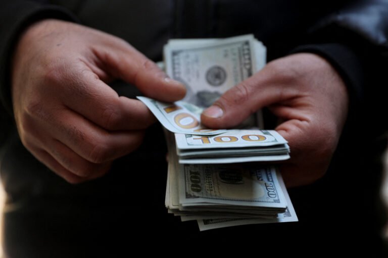 dolar-fecha-estavel-em-r$-5,02-apos-ataque-dos-eua-reduzir-chance-de-acordo-com-ira