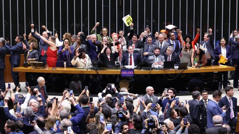 Saiba como votaram os deputados na PEC que acaba com a escala 6×1