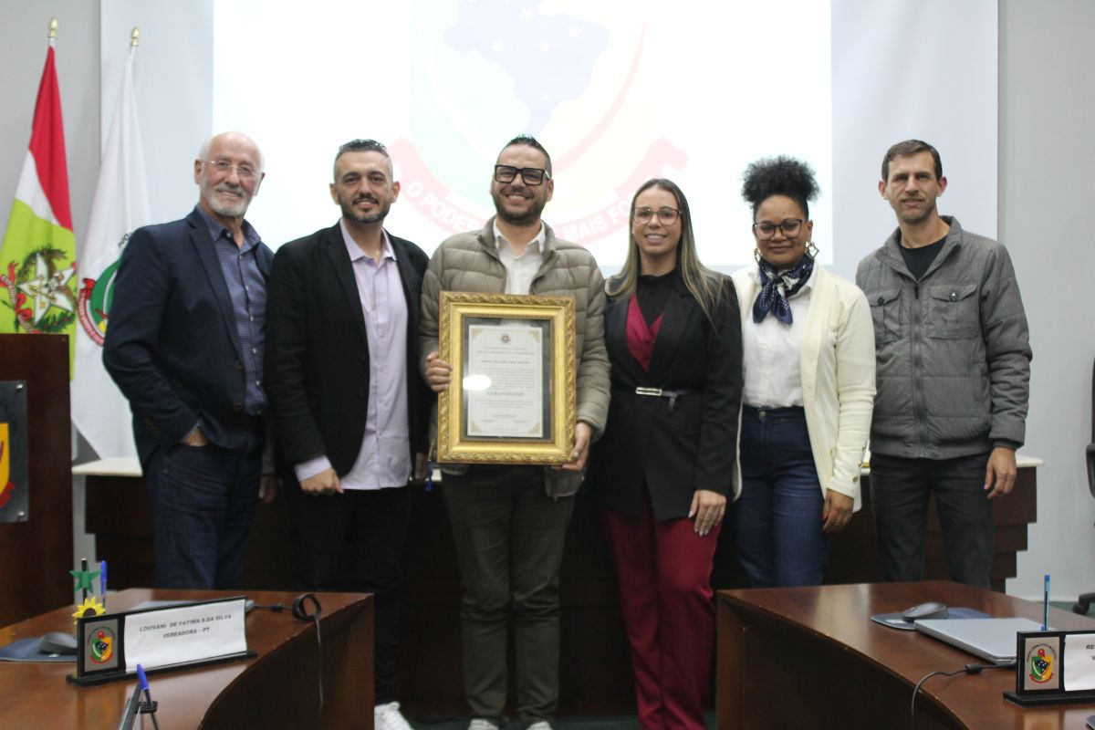 Escola Ângelo Izé é homenageada com Moção de Aplauso na Câmara de Forquilhinha