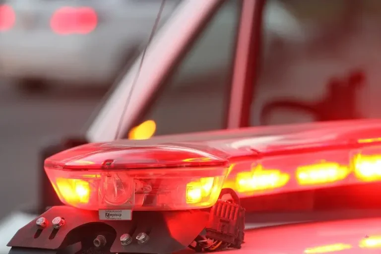 Criança de 10 anos participa de furto em residência junto com homem de 20 anos em Balneário Gaivota; parte dos objetos foi recuperada