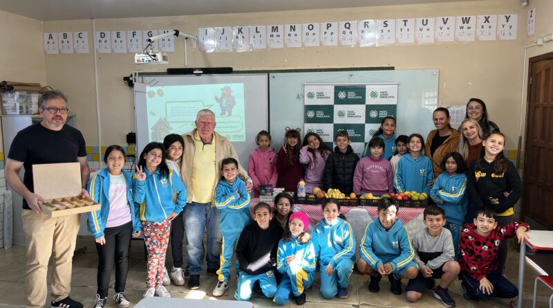 Projeto “Plantando para o Futuro” leva educação financeira para 98 alunos na Praia da Caçamba