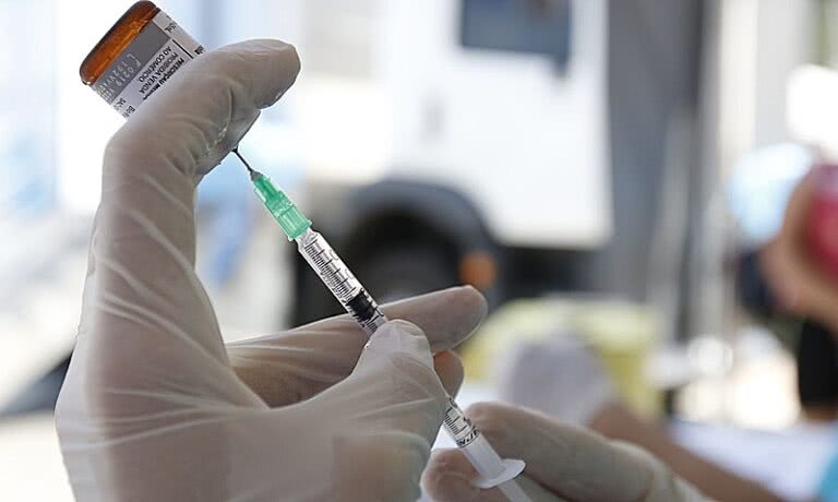Araranguá aplica 1.500 doses contra a influenza no Dia D e reforça alerta para vacinação