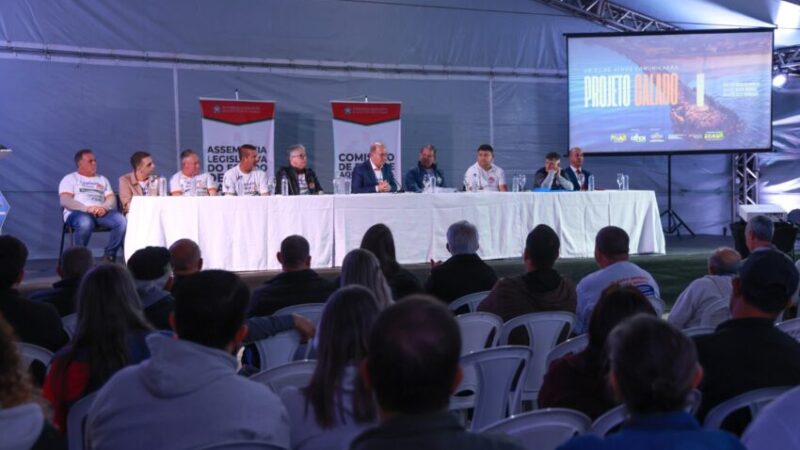Mais de 500 pessoas participam de audiência pública da Alesc sobre ampliação dos molhes de Passo de Torres
