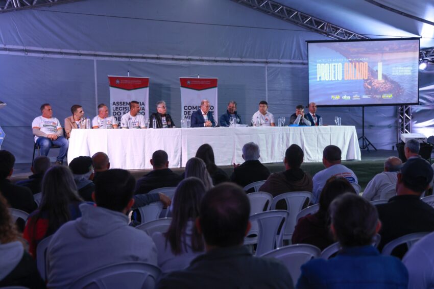Mais de 500 pessoas participam de audiência pública da Alesc sobre ampliação dos molhes de Passo de Torres