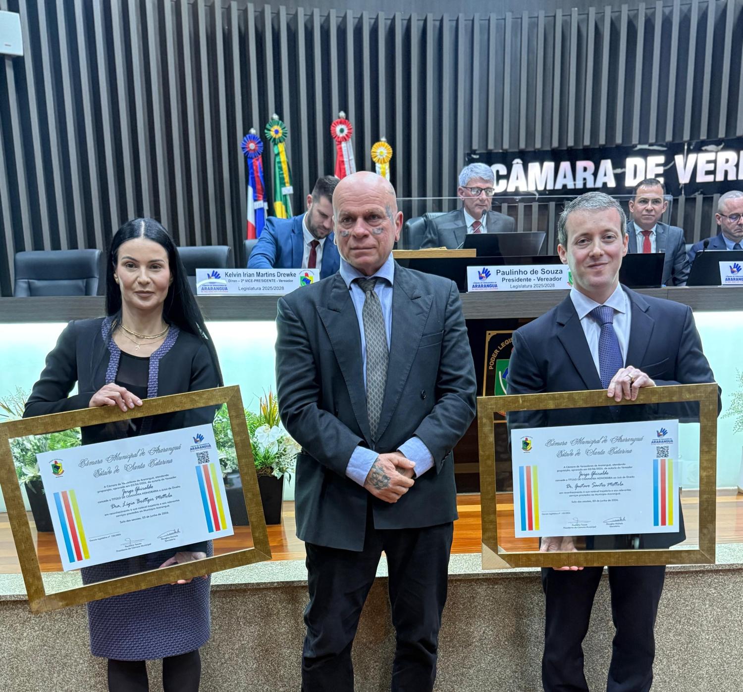 Juízes Gustavo Santos Mottola e Lígia Boettger Mottola recebem Título de Cidadania Honorária de Araranguá