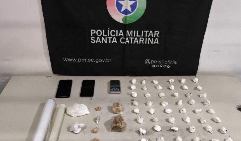 Violência doméstica leva PM a descobrir quase 600 gramas de drogas enterradas em residência de Sombrio