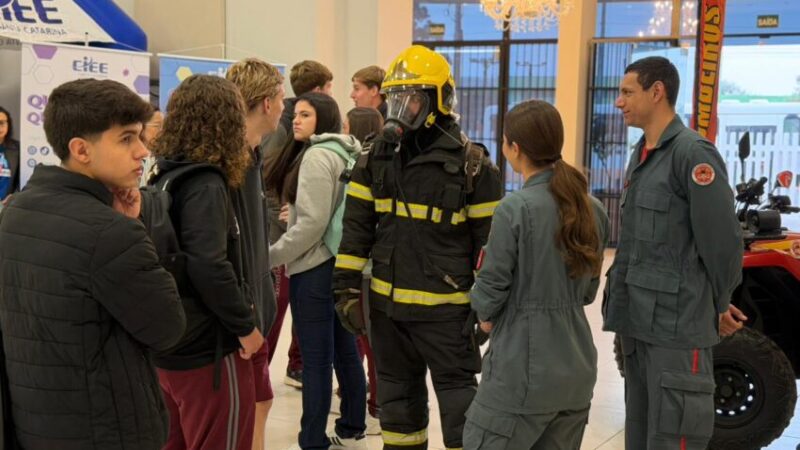 ACIVA promove feira de profissões e incentiva escolhas para o futuro