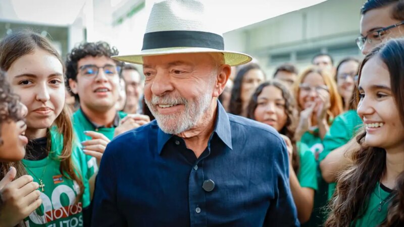 “Quem tinha que aumentar a taxa seríamos nós”, diz Lula sobre EUA