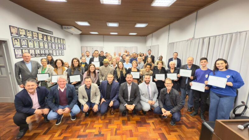 Câmara de Siderópolis homenageia Instituto São Pio X / Colégio Dom Orione pelos 70 anos de história