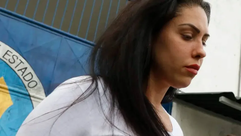 Monique Medeiros, mãe de Henry Borel, é solta após receber perdão judicial