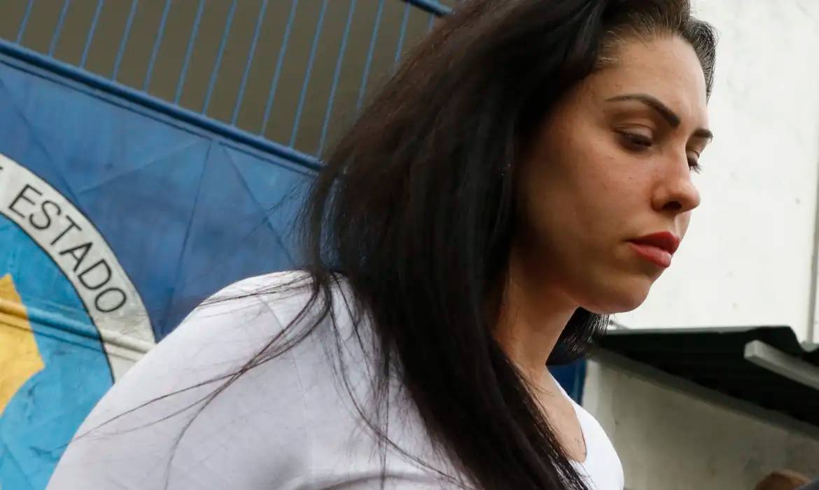 monique-medeiros,-mae-de-henry-borel,-e-solta-apos-receber-perdao-judicial