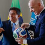 ministro-do-esporte-entrega-marco-regulatorio-da-copa-feminina-a-fifa