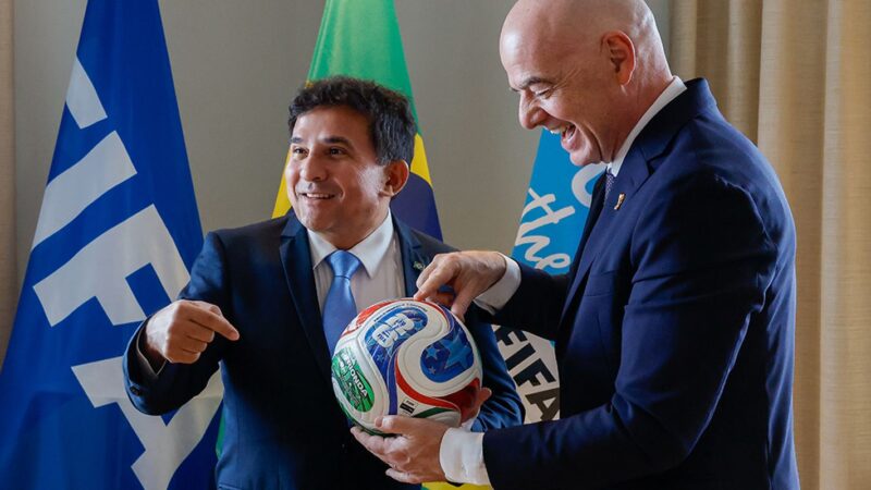 Ministro do Esporte entrega marco regulatório da Copa Feminina à Fifa