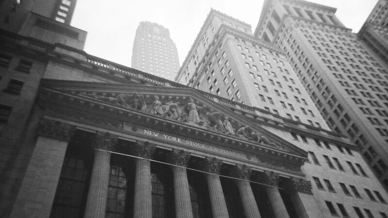 Futuros de NY caem após novos ataques dos EUA contra o Irã