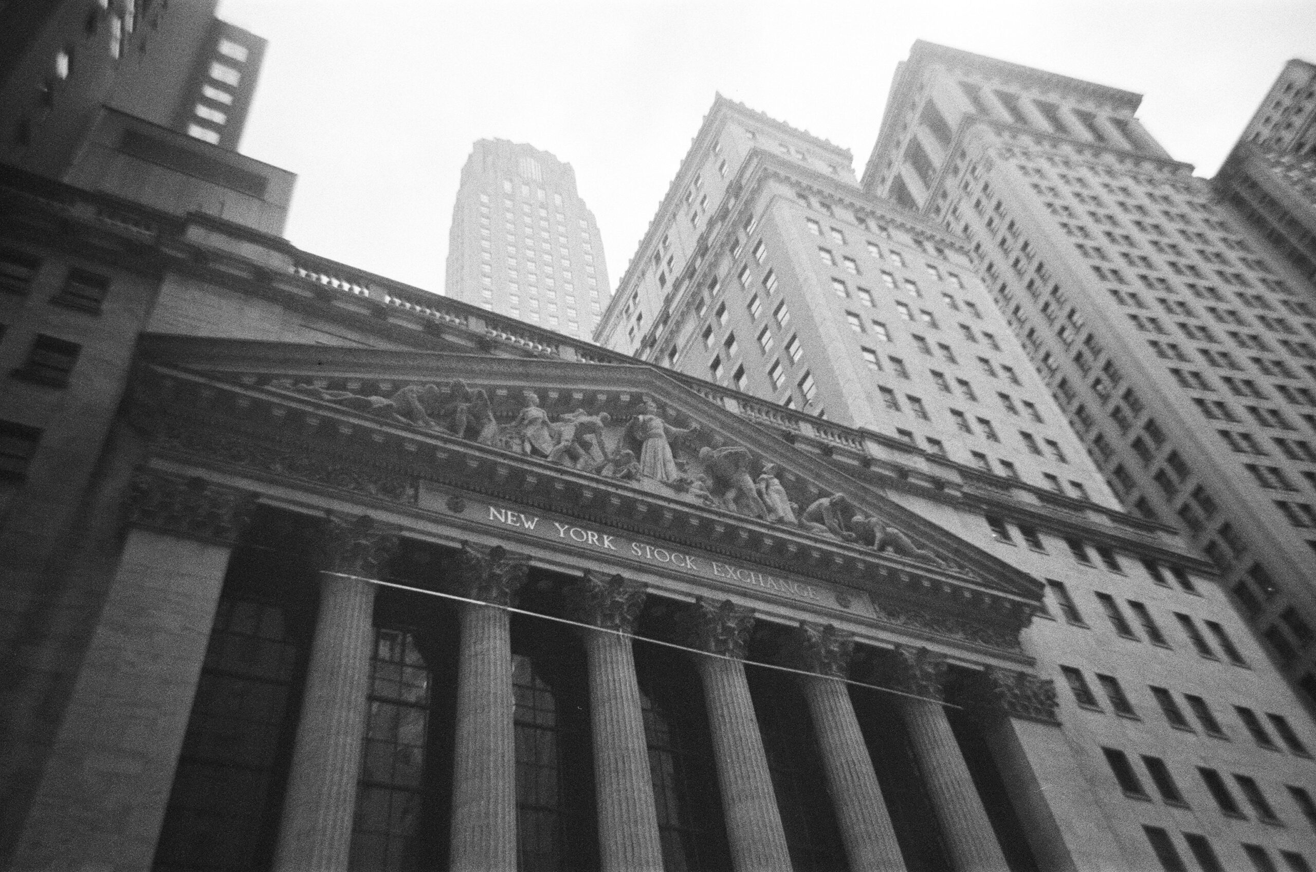 Futuros de NY caem após novos ataques dos EUA contra o Irã