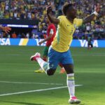 raphinha,-vini-jr.-e-douglas-santos-se-destacam-nos-numeros-da-estreia