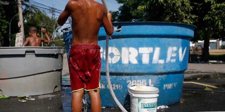 quase-metade-das-criancas-do-mundo-esta-exposta-a-riscos-climaticos