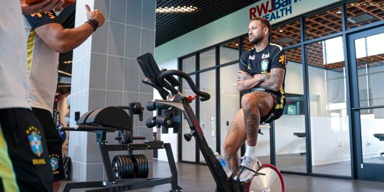 neymar-faz-novo-exame-e-segue-sem-treinar-na-selecao-brasileira