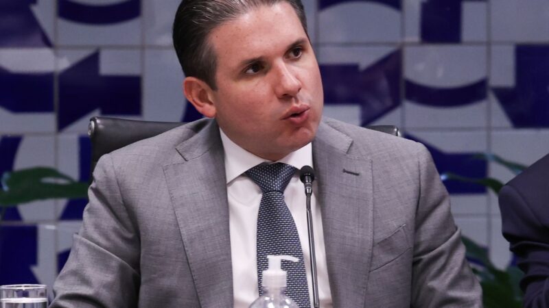 Motta convoca reunião de líderes para votar PL do fim da escala 6×1