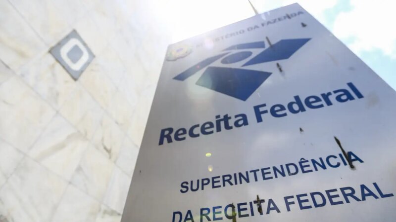 Receita paga lote especial de restituição automática em julho