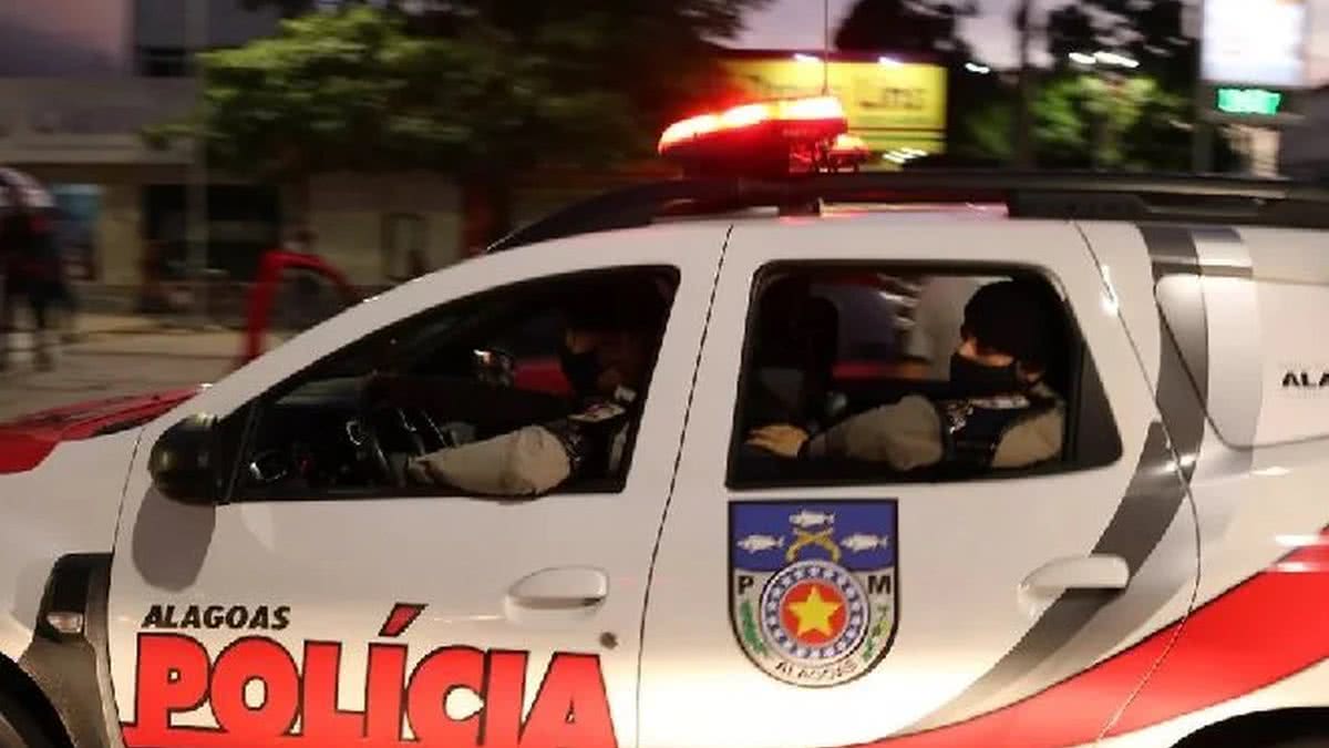 Mulher seminua é agredida com socos e chutes no meio de rua – Folha de Dourados – Notícias de Dourados-MS e região