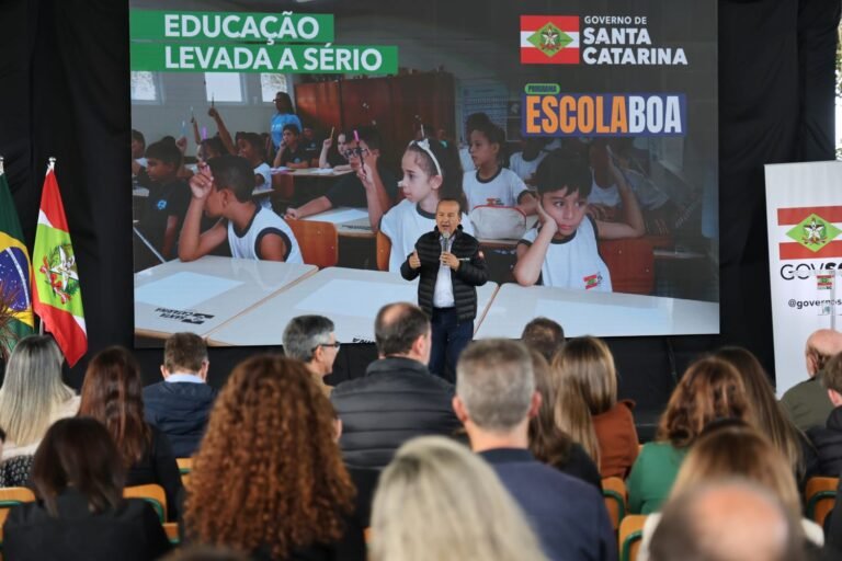 governo-de-sc-inaugura-reforma-e-ampliacao-de-duas-escolas-estaduais-em-ararangua-e-autoriza-melhorias-em-outras-unidades-do-sul-catarinense