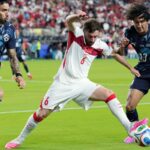 paraguai-vence-por-1-a-0-e-elimina-turquia-no-grupo-d-da-copa