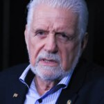 jaques-wagner-anuncia-saida-da-lideranca-do-governo-no-senado