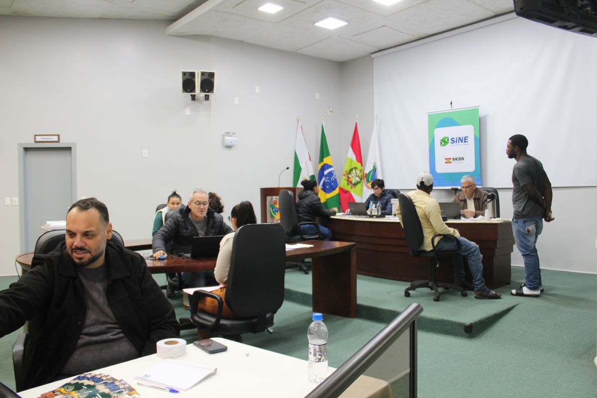 com-mais-de-110-atendimentos,-feirao-do-emprego-na-camara-de-forquilhinha-supera-expectativas