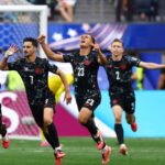 com-gol-no-final,-canada-vence-africa-do-sul-e-vai-as-oitavas-da-copa