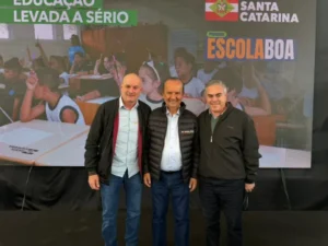 Prefeito de Meleiro participa de ato do Governo do Estado e destaca parceria para o desenvolvimento da região