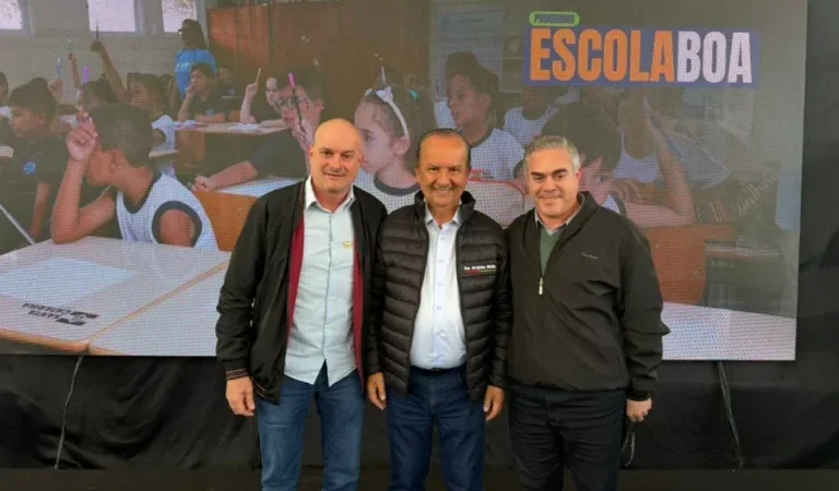 Prefeito de Meleiro participa de ato do Governo do Estado e destaca parceria para o desenvolvimento da região