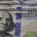 dolar-supera-r$-5,20,-e-bolsa-cai-com-expectativa-por-juros-nos-eua