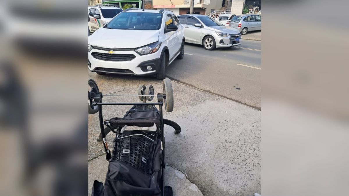 mulher-e-bebe-de-tres-meses-sao-atropelados-apos-acidente-entre-dois-carros-na-santa-ana