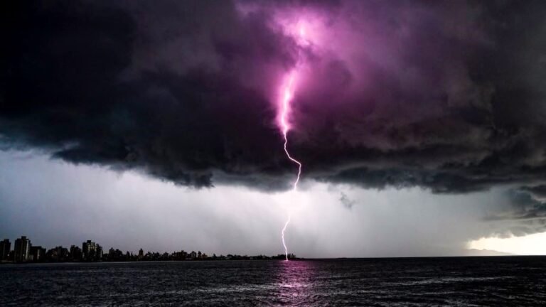 el-nino-comeca-a-influenciar-o-tempo-em-sc-com-calor-fora-de-epoca-e-temporais
