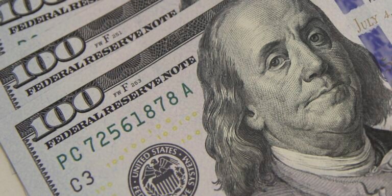 dolar-encosta-em-r$-5,10-com-tarifaco-e-tensao-global