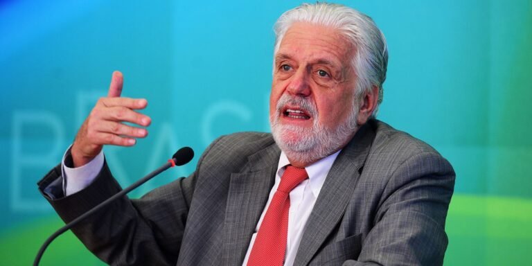 pf-intima-jaques-wagner-a-depor-sobre-investigacoes-do-banco-master