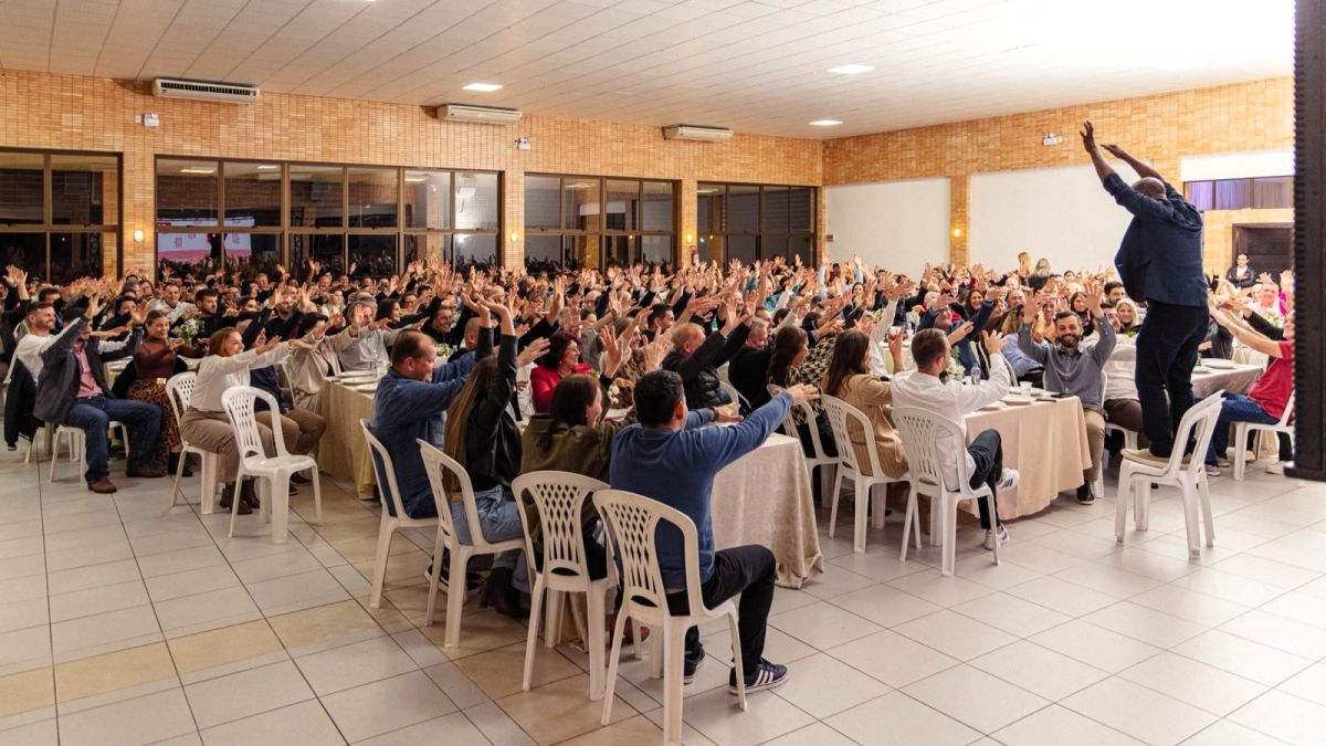 encontro-de-casais-da-coopera-reune-centenas-de-participantes-em-noite-de-aprendizado-e-fortalecimento-da-familia