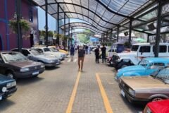 I Clássicos da Polenta atrai multidão em Nova Veneza celebrando paixão por automóveis antigos