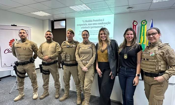 Homens Envolvidos em Violência Doméstica Participam de Palestra Transformadora no Fórum de Araranguá